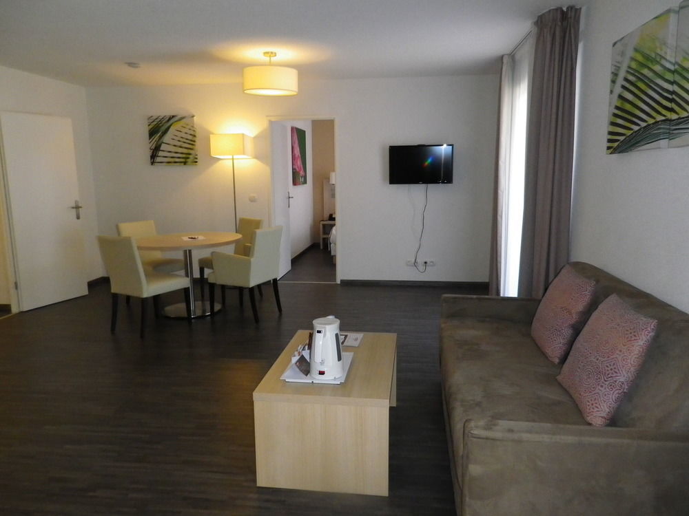 Residhome Neuilly Bords De Marne Exterior foto